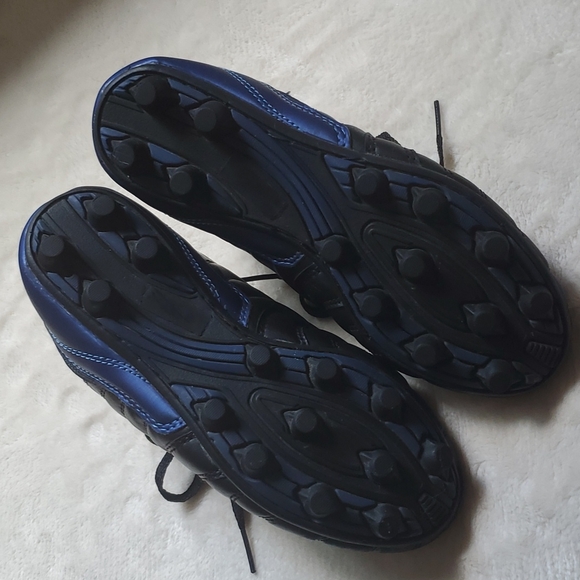 Kids Soccer Cleats & Shin Guards Bundle - Picture 7 of 13